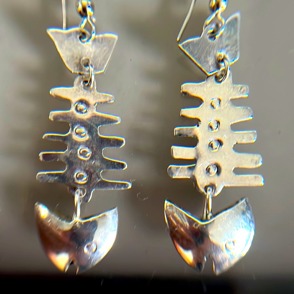 Handcrafted Alpaca Nickel Fish Skeleton Earrings - Mexico. - Picture 2 of 14